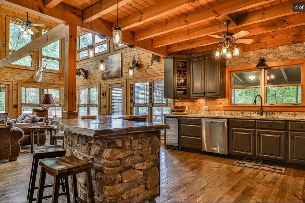 Blue Ridge Bliss- Spacious Cabin, Pets, Hot Tub! Экстерьер фото