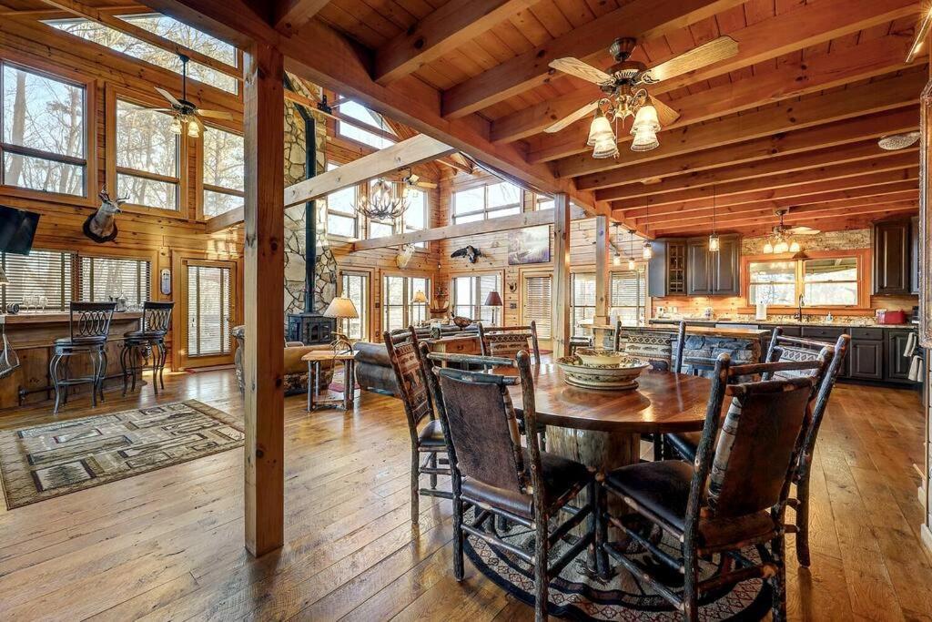 Blue Ridge Bliss- Spacious Cabin, Pets, Hot Tub! Экстерьер фото