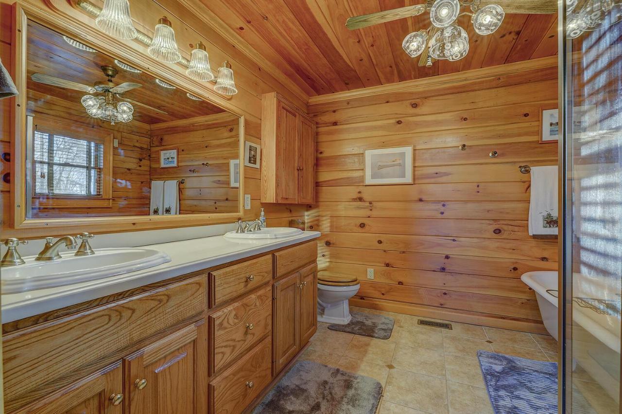 Blue Ridge Bliss- Spacious Cabin, Pets, Hot Tub! Экстерьер фото